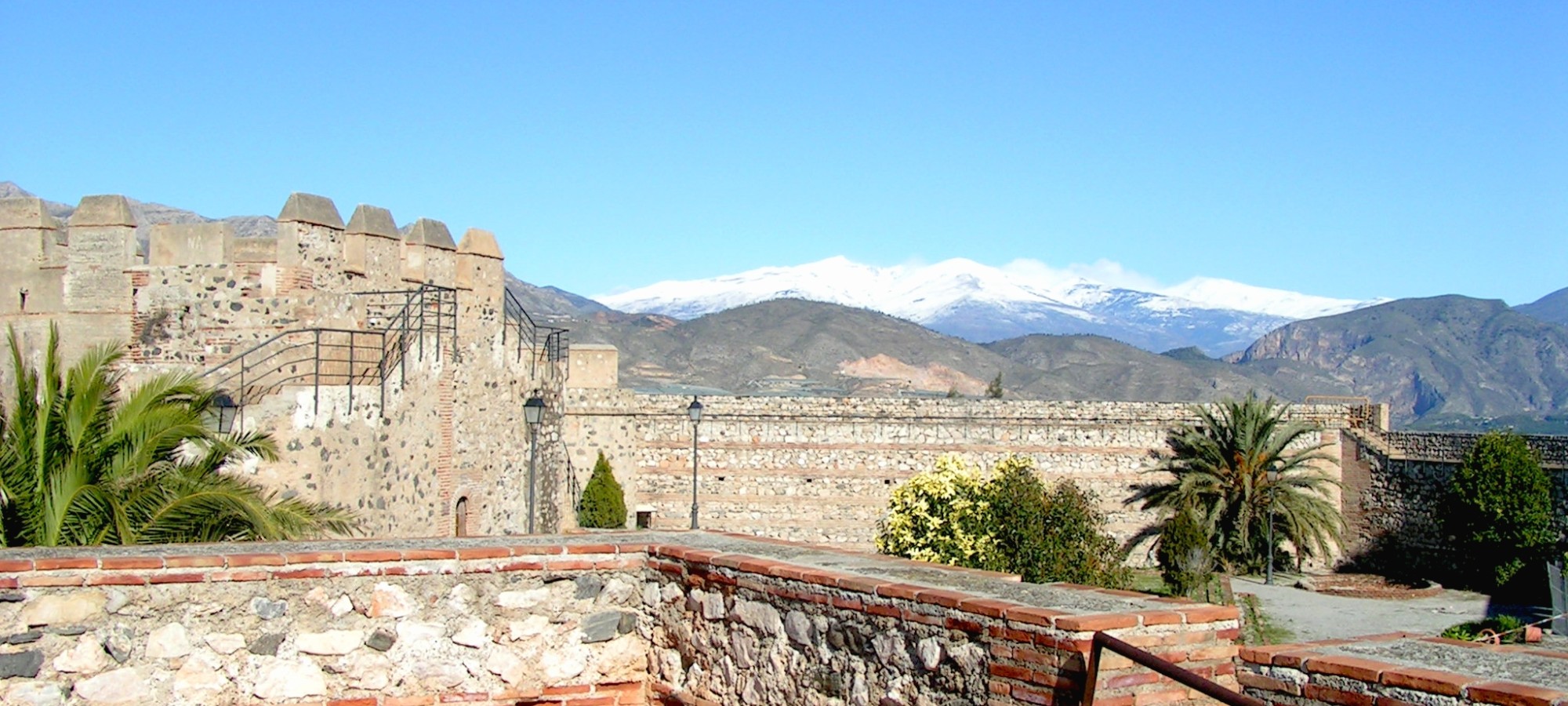 Sierra Nevada desde el castillo de Salobreña