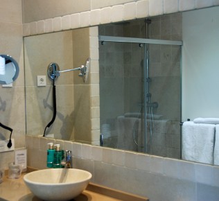 Hotel Miba habitación doble deluxe seis: baño