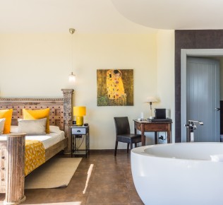 Hotel Miba junior suite: bañera