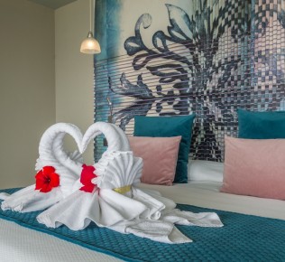 Hotel Miba queen suite -  decoración romántica