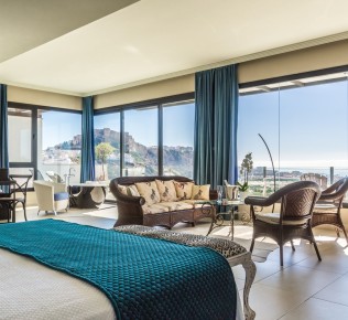 Hotel Miba queen suite - vista desde la cama