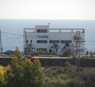 Hotel Miba Salobreña, hotel boutique con vistas al mar y al castillo.