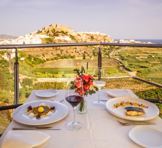 Skybar Miba cena con vistas al castillo de Salobreña