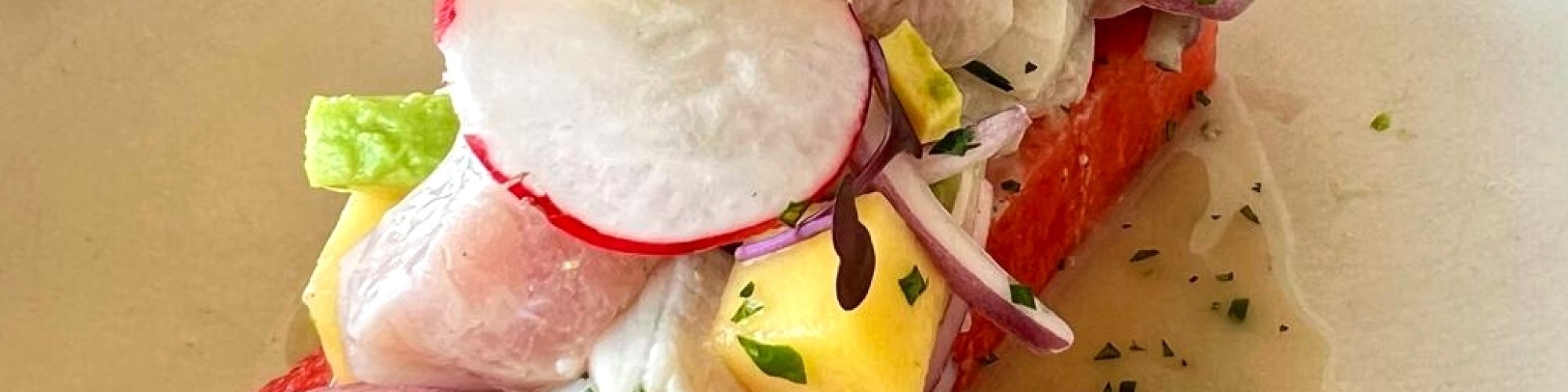 Restaurant Miba ceviche de esturión y sandía
